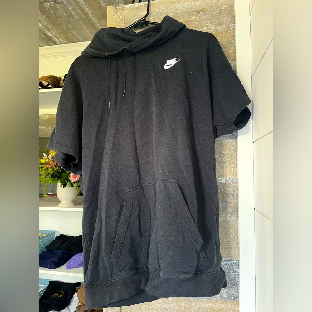 Women’s Nike athletic top